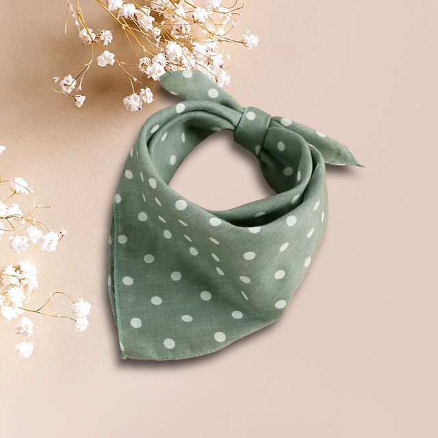 Bandana / Khaki med prickar - Grön med vita prickar