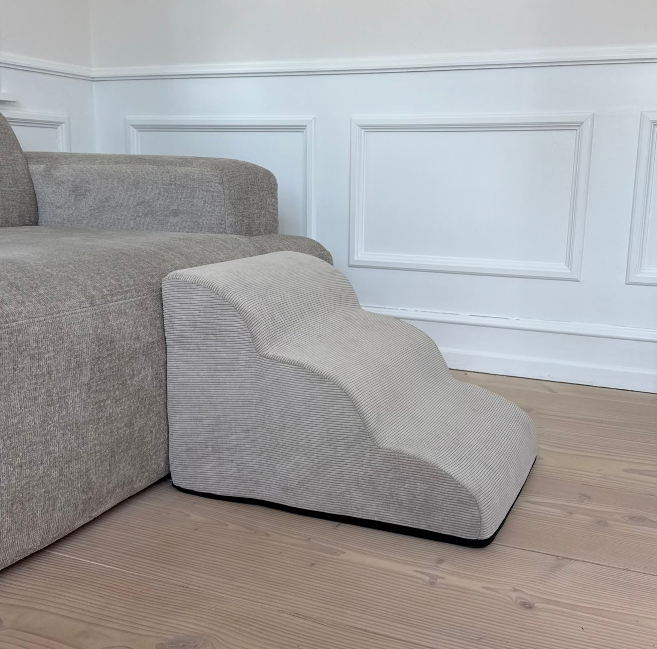 Trappe m. aftageligt beträk / beige