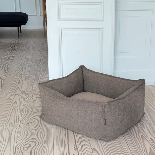 CARL HUNDKORGEN / BRUN TWEED