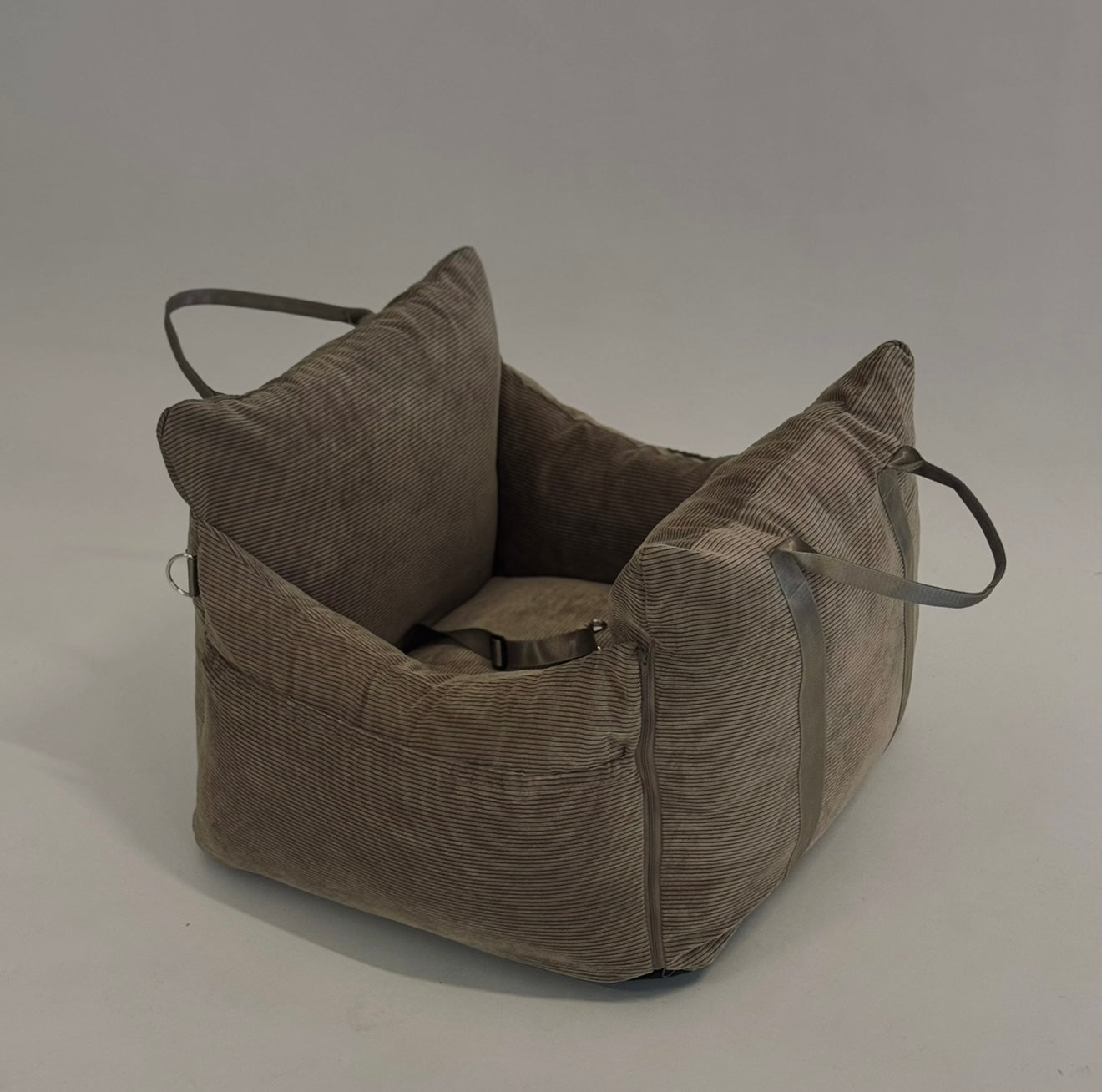 NYHED - LILLE BJÖRK BILSÄTE FÖR HUNDAR - Brun 52 X 52 X 36 CM