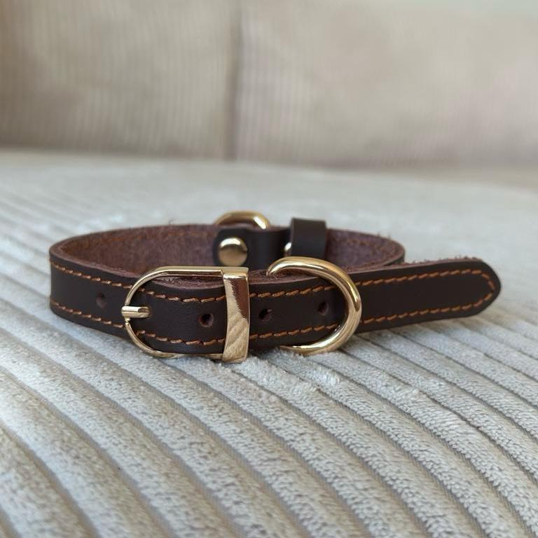 Hundhalsband i brun okseläder