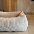 Ladda bild i gallerivisaren, Carl hundbädd - Beige i bred sammet
